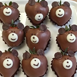 Oblíbené zvířátka taky čekají na vás na naší prodejně 😉 #ovocnedarkycz #jahodyvcokolade #sladkyzivot #stylovydarek